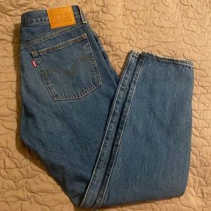 NWOT Levi’s Mom Jeans